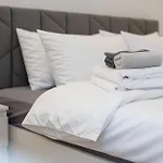 Urban Square Apartman *