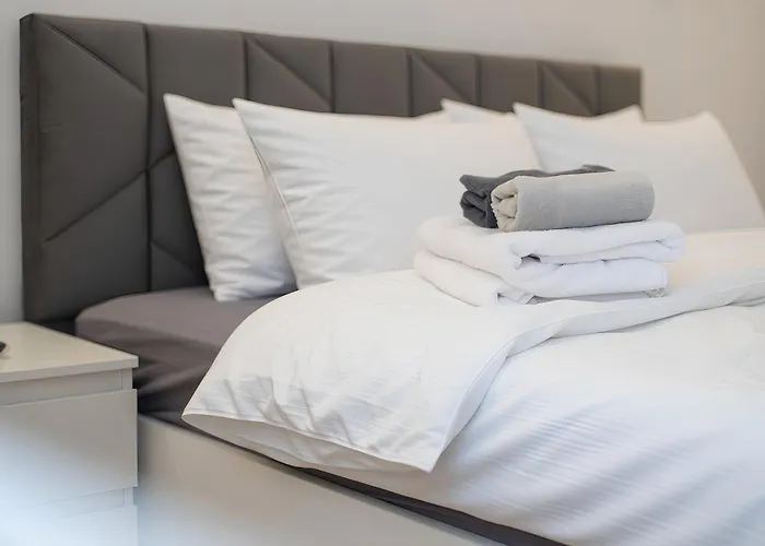 Urban Square Apartment *