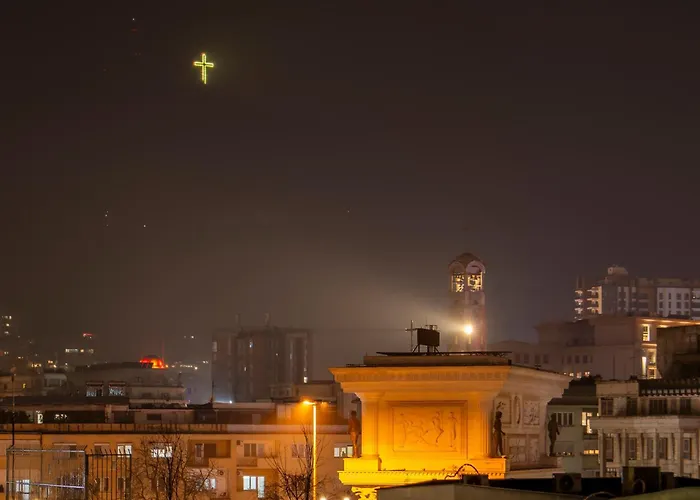 Urban Square Apartment *